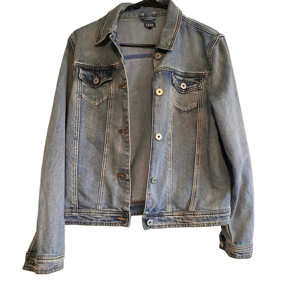 Reba ￼denim Women’s blue jean jacket size Large